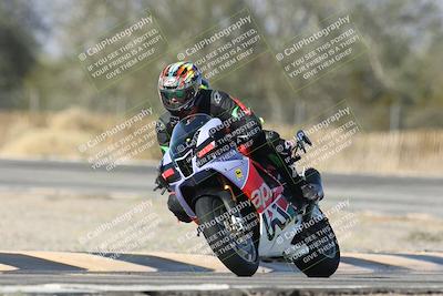 media/Dec-01-2025-Moto Forza (Mon) [[2daa91e15f]]/2-Intermediate Group/Session 3 (Turn 3)/